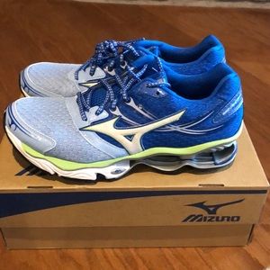🆕 NIB Mizuno Women’s Wave Creation Sz-10